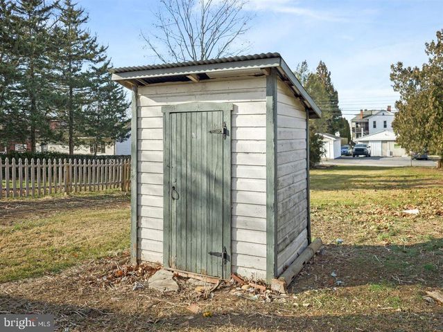 141 S WASHINGTON ST, Greencastle, PA 17225