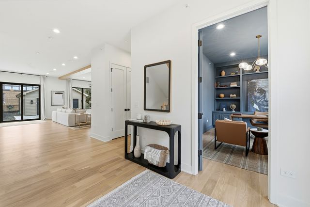 944 Rosemary Terrace, Deerfield, IL 60015