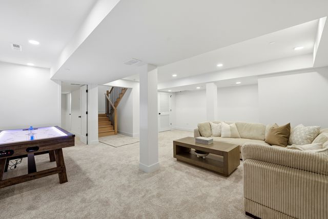 944 Rosemary Terrace, Deerfield, IL 60015