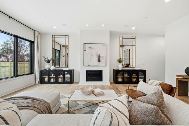 944 Rosemary Terrace, Deerfield, IL 60015