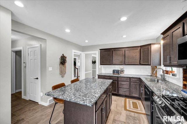 3105 N BIGELOW Street, Peoria, IL 61604