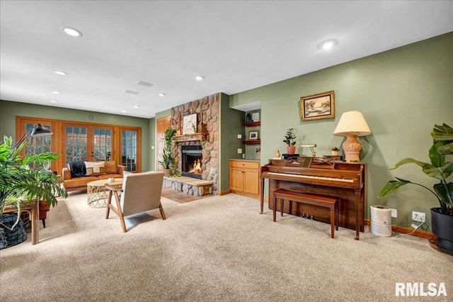 3105 N BIGELOW Street, Peoria, IL 61604