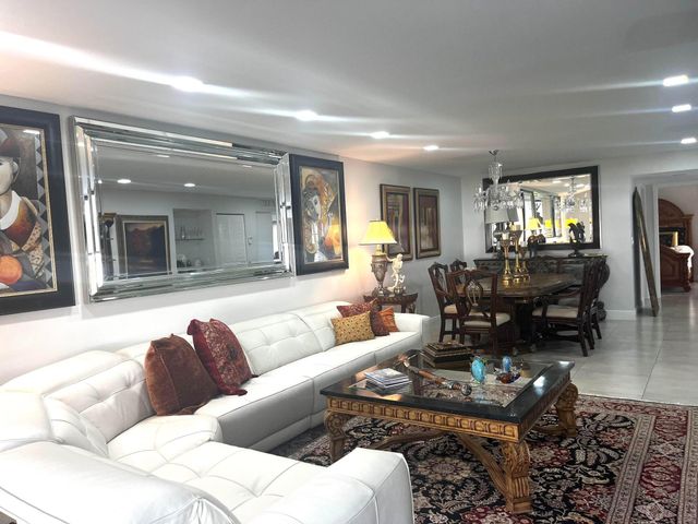 7509 Glendevon Lane 1002, Delray Beach, FL 33446