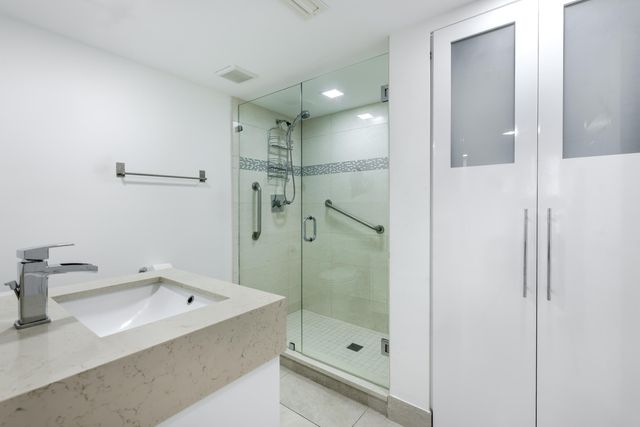 7509 Glendevon Lane 1002, Delray Beach, FL 33446