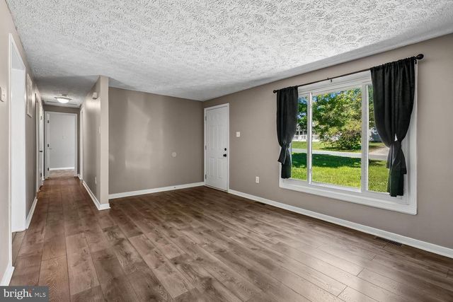 11106 HUNTINGTON WOODS CIR, Fredericksburg, VA 22407