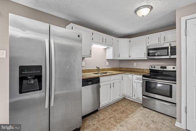 11106 HUNTINGTON WOODS CIR, Fredericksburg, VA 22407