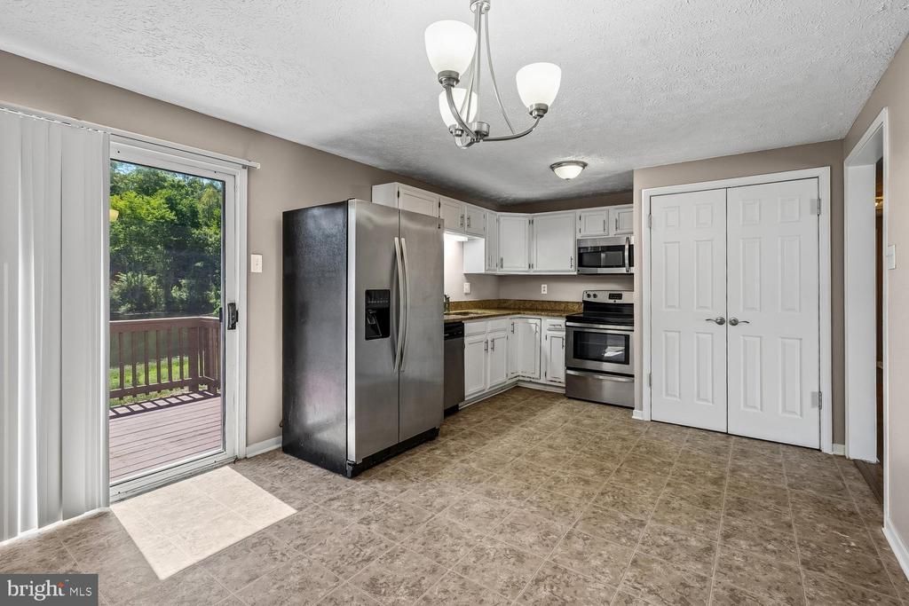 11106 HUNTINGTON WOODS CIR, Fredericksburg, VA 22407
