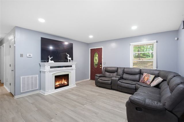 858 Robinhood Drive, Walhalla, SC 29691