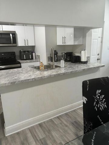 6740 NW 175th Ln G-20, Hialeah, FL 33015