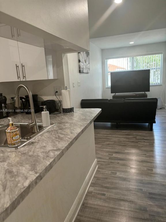 6740 NW 175th Ln G-20, Hialeah, FL 33015