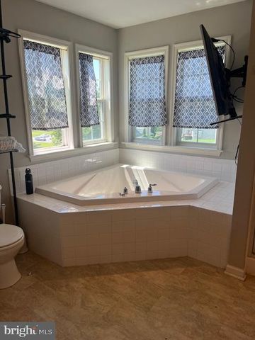 1273 UPLAND DR, Fayetteville, PA 17222