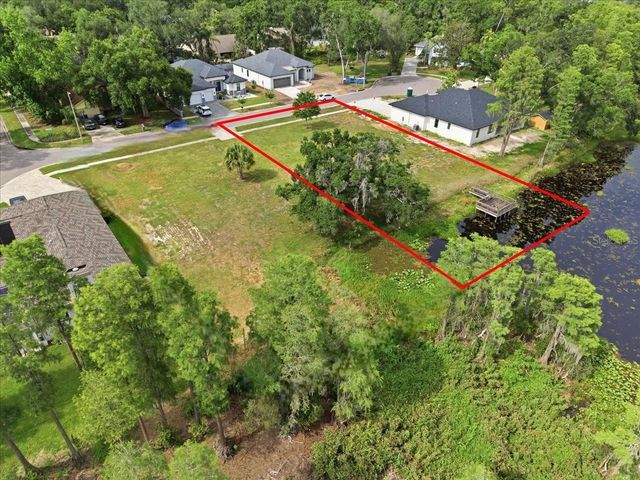 WOODS END COURT, Tampa, FL 33618