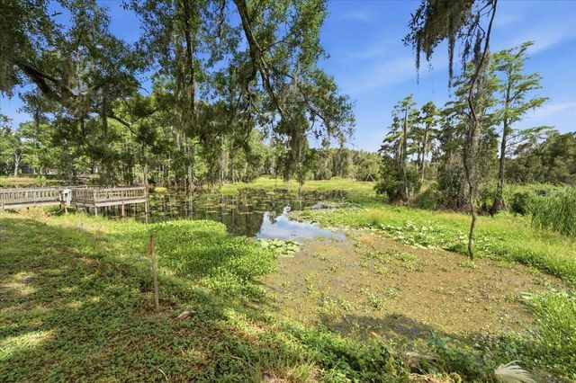 WOODS END COURT, Tampa, FL 33618