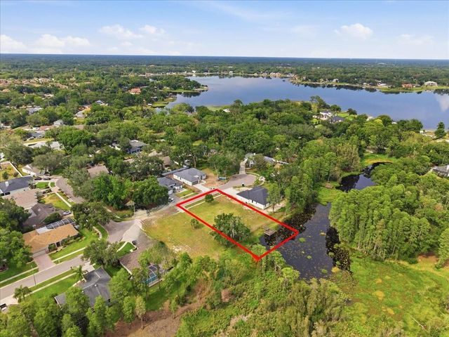 WOODS END COURT, Tampa, FL 33618