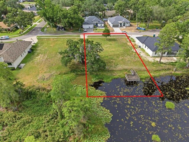 WOODS END COURT, Tampa, FL 33618