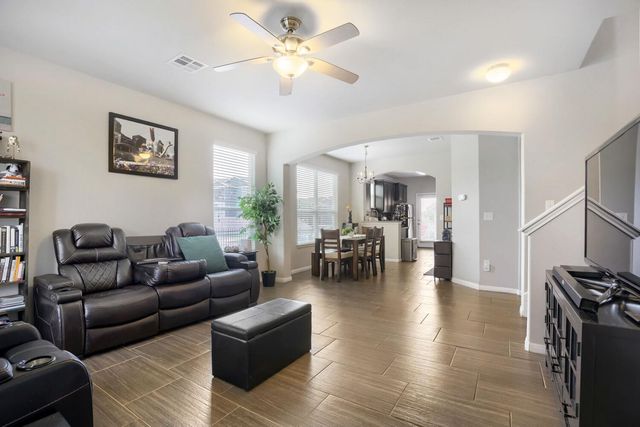 525 N Heatherwilde BLVD, Pflugerville, TX 78660