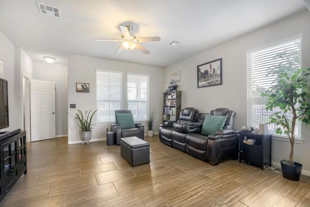 525 N Heatherwilde BLVD, Pflugerville, TX 78660