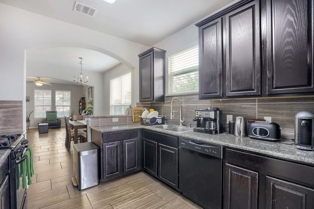 525 N Heatherwilde BLVD, Pflugerville, TX 78660