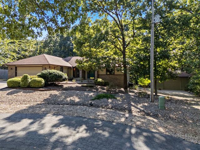 9 Glencoe Lane, Bella Vista, AR 72715