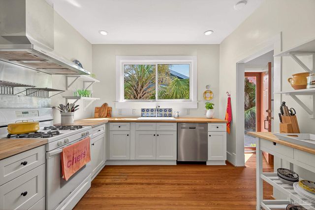 1420 N 12th Ave, Pensacola, FL 32503