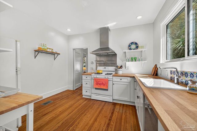 1420 N 12th Ave, Pensacola, FL 32503