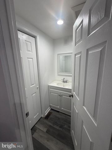 6 SEWARD AVE, Trenton, NJ 08611