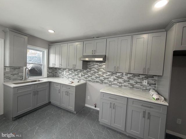 6 SEWARD AVE, Trenton, NJ 08611