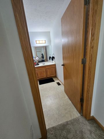 2962 Jack Cir, Salina, KS 67401