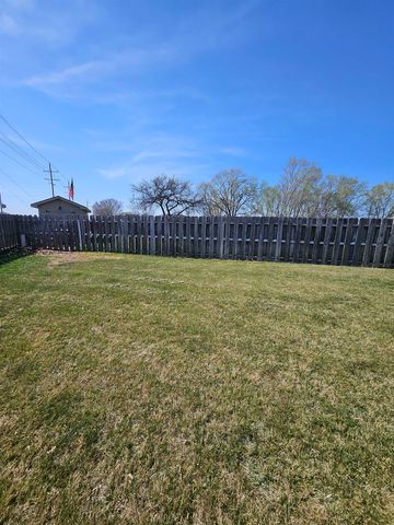 2962 Jack Cir, Salina, KS 67401
