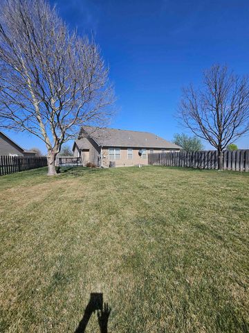 2962 Jack Cir, Salina, KS 67401