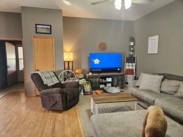 2962 Jack Cir, Salina, KS 67401