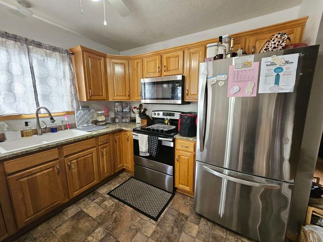 2962 Jack Cir, Salina, KS 67401