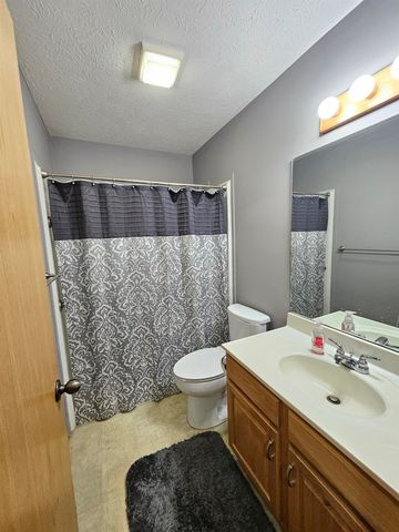 2962 Jack Cir, Salina, KS 67401