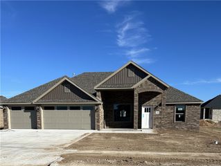 661 Blunt Avenue, Prairie Grove, AR 72753