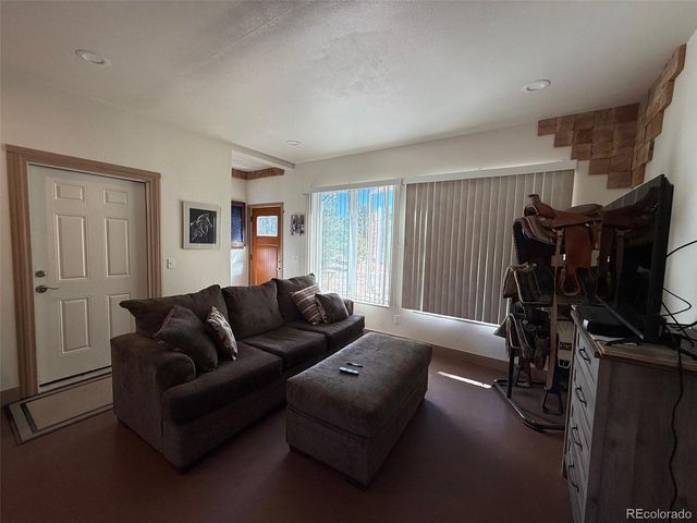 909 Pitchfork Rd, Hartsel, CO 80449