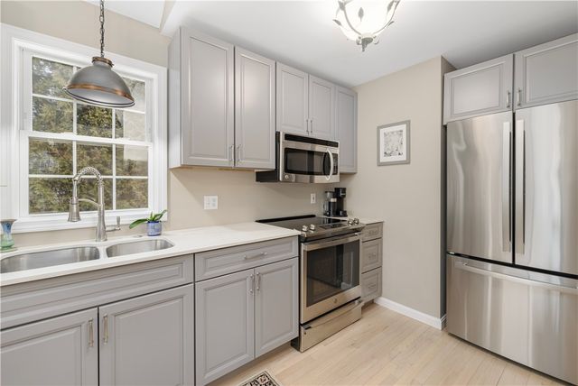 125 Montauk Road, Narragansett, RI 02882