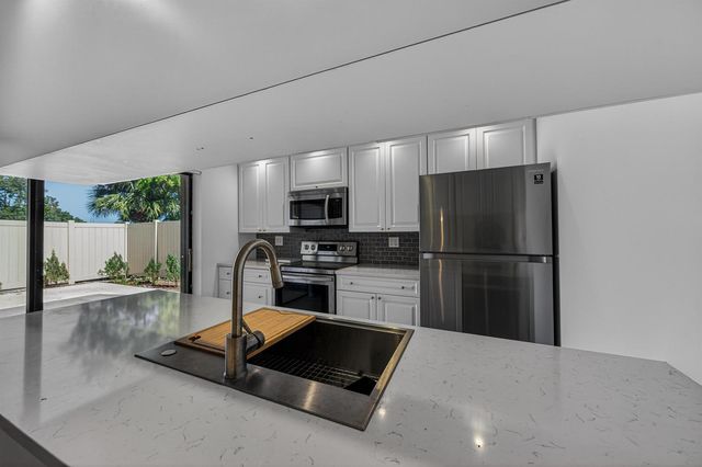 7811 78th Way, West Palm Beach, FL 33407