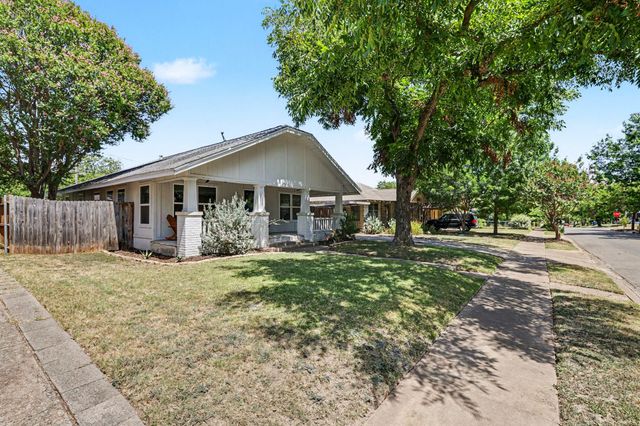 700 Cristler Avenue, Dallas, TX 75223