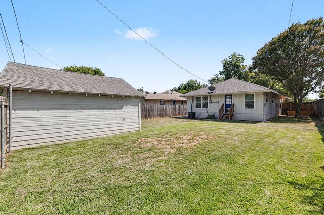 700 Cristler Avenue, Dallas, TX 75223