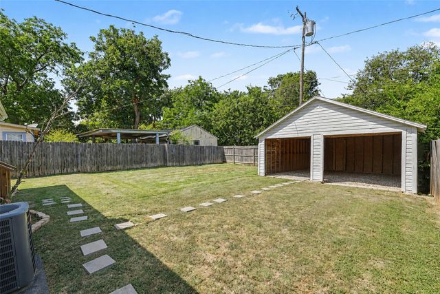 700 Cristler Avenue, Dallas, TX 75223
