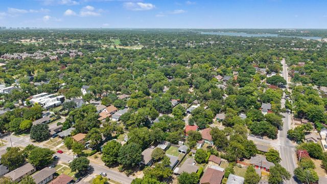 700 Cristler Avenue, Dallas, TX 75223