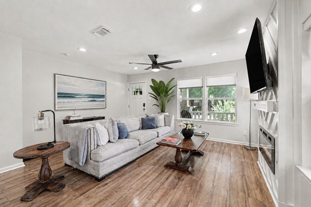 700 Cristler Avenue, Dallas, TX 75223