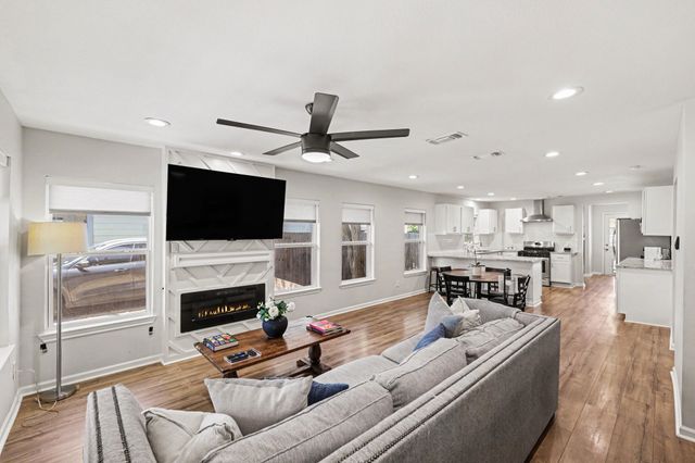 700 Cristler Avenue, Dallas, TX 75223