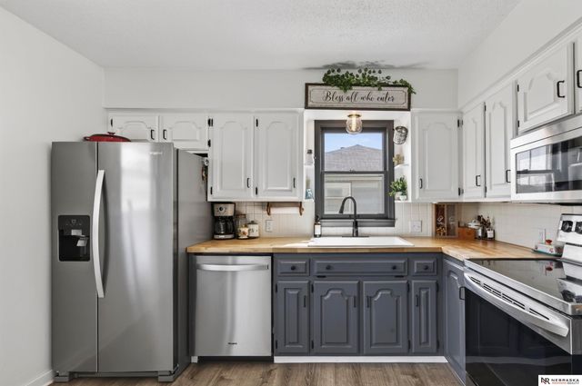618 N 15TH Street, Blair, NE 68008