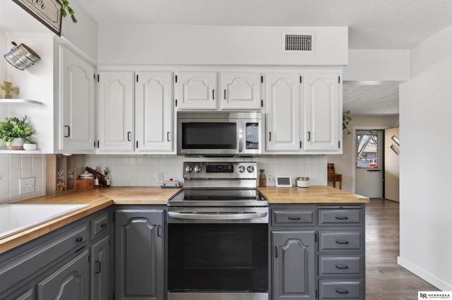 618 N 15TH Street, Blair, NE 68008