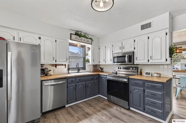 618 N 15TH Street, Blair, NE 68008