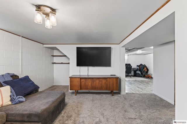 618 N 15TH Street, Blair, NE 68008