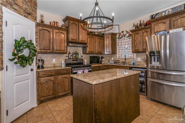 1905 Butkus Drive, Edinburg, TX 78542