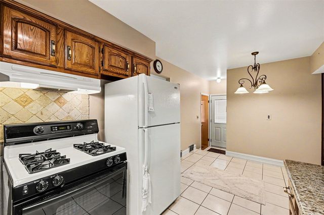 15569 Alsip Street, Roseville, MI 48066