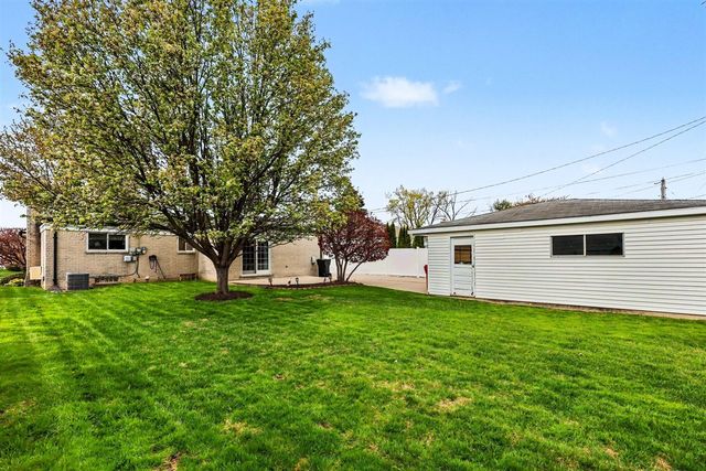 15569 Alsip Street, Roseville, MI 48066